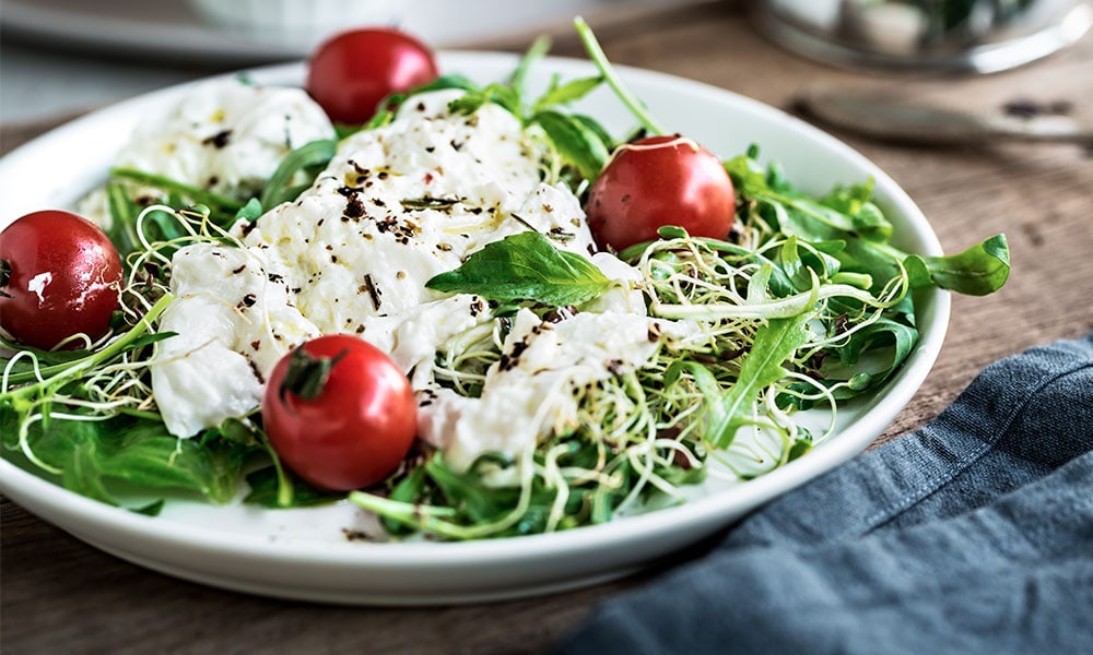 burrata-tomates-cerise-pousse-alfalfa-luzerne-blog-debardo