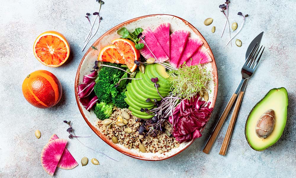 detox-salade-quinoa-avocat-orange-brocoli-pousses-radis-alfalfa-blog-debardo